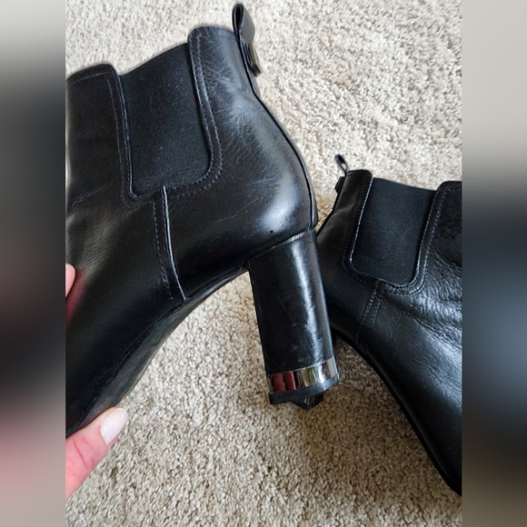 Tory Burch made in Brazil black leather size 9.5 M Chelsea heeled boots - Picture 14 of 16